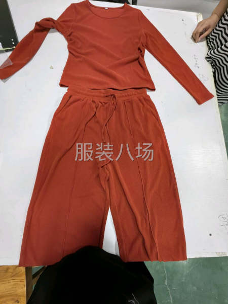 高中低档冲锋衣，运动套装，卫衣卫裤-第3张图片