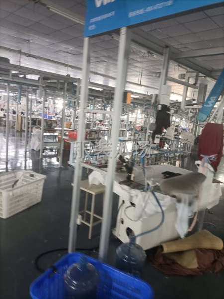 工厂不挑人，要有3-5年服装基础
湖北大型吊挂流水招工了：3-第2张图片