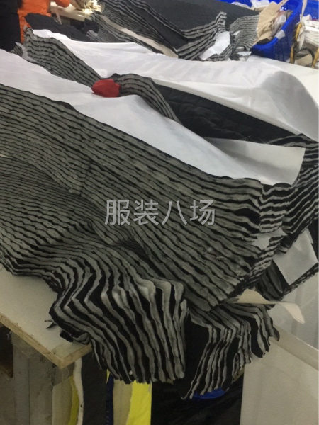 承接时尚女装-第4张图片