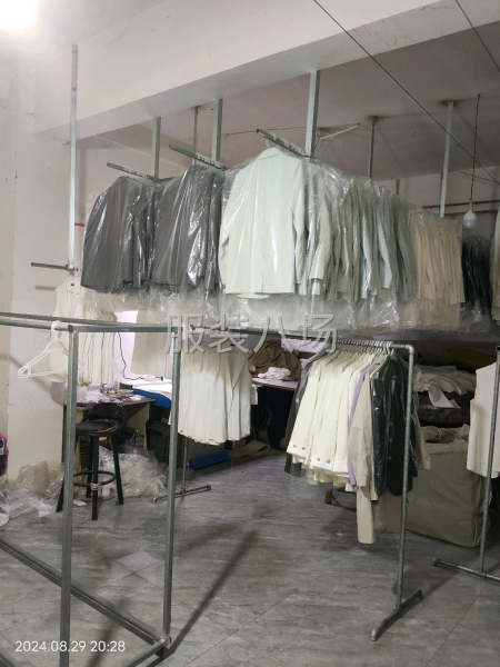 本厂主要生产女式西服，藏族服装等-第3张图片