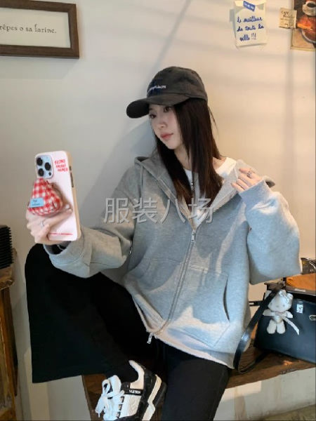 四号桥2000件针织连帽衫外发-第1张图片