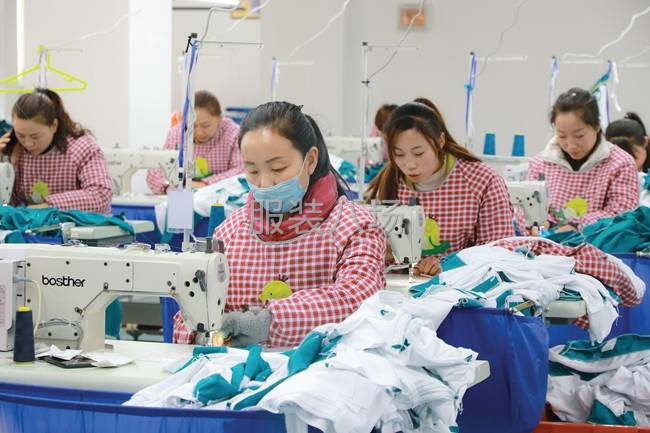 本廠有20年的服裝經驗，可以做個中款式-第2張圖片
