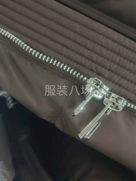 招熟练装拉链一名，工资8500-9500，中道工序俩名-第1张图片