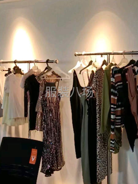 大量招上拉链，包后领条流水车位-第2张图片