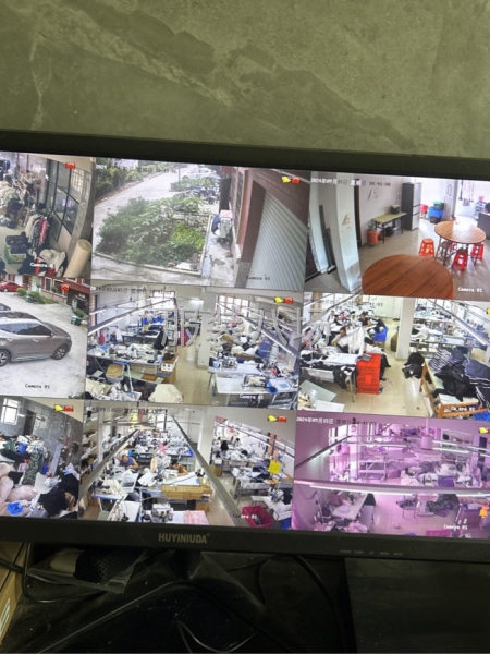 常年无淡季、下半年主要生产羽绒服。-第1张图片