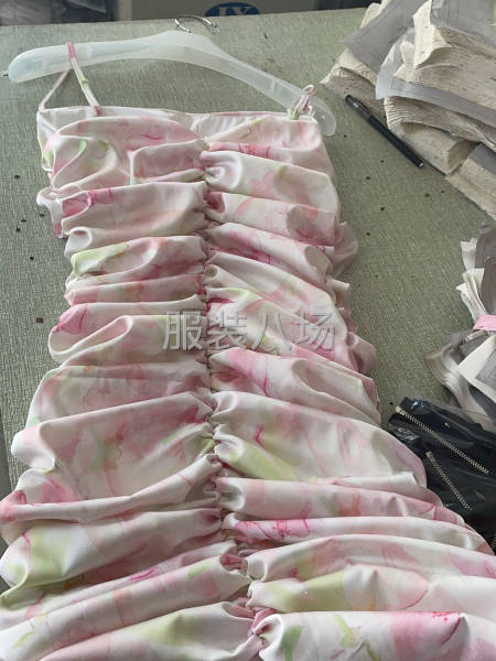 接各类精品服装-第4张图片
