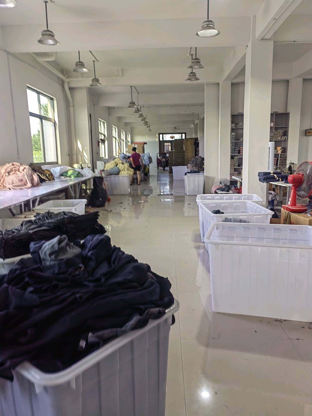 河南驻马店制衣厂承接各类裤子，冲锋衣清加工