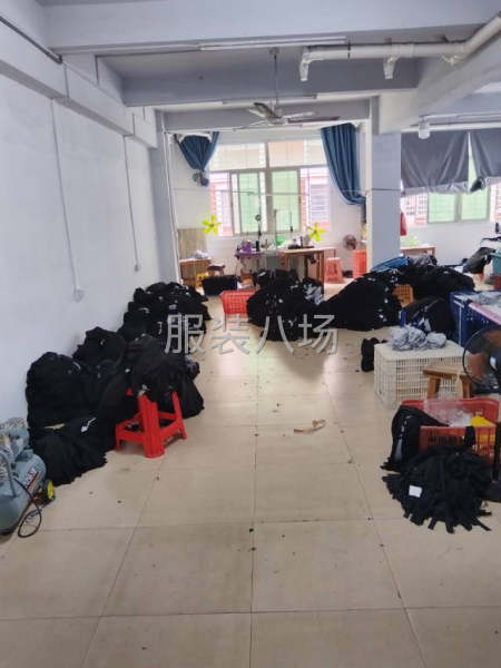 厂房带设备服装加工厂带一万三干多件卫衣加工货-第1张图片