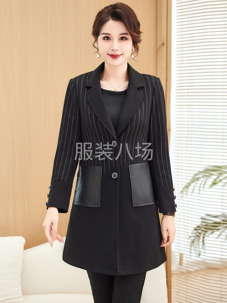 长款西服，有里子，如图所示-第1张图片