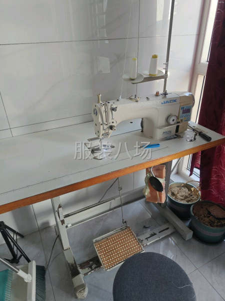 宝妈在家做衣服，有平车，有4线拷边机-第2张图片