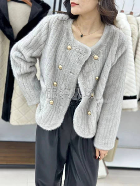 "时尚无界，清仓特惠！服装厂直供，品质保证，限时疯抢！貂绒服-第3张图片