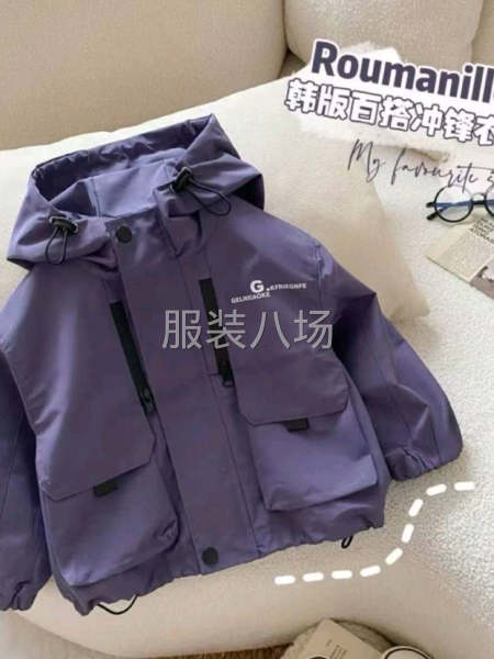 男童风衣外套-第1张图片
