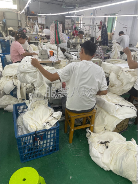 熟练缝纫工5名工资300到350，招包装一名。10天发一次工-第1张图片