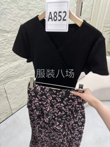本厂专业生产女装上衣，连衣裙，套装。质量保证。出货准时。信用-第1张图片