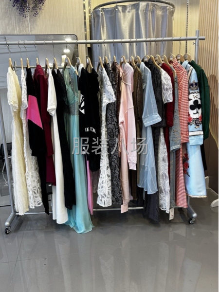 直播电商，女装打包发货，打理衣服-第1张图片