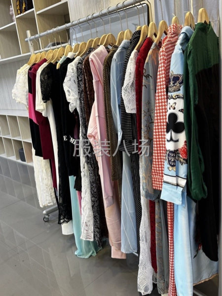 直播电商，女装打包发货，打理衣服-第2张图片