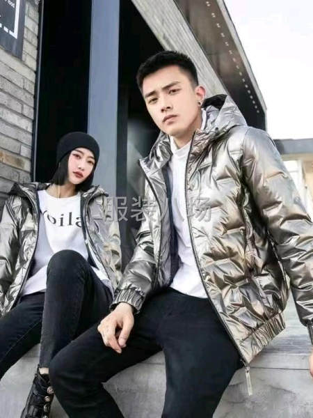 情侣款亮面羽绒服-第1张图片