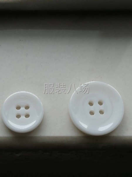经典款秋冬大衣彩色陶瓷纽扣-第4张图片