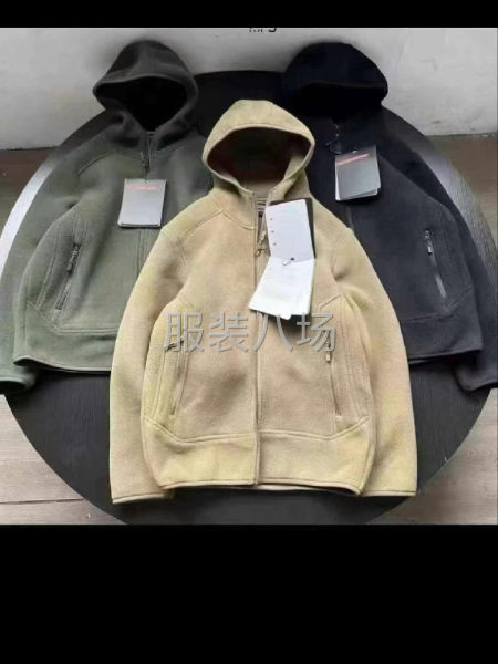 7000件300克摇粒绒户外拉链外套，独立包装大货干净整齐-第1张图片
