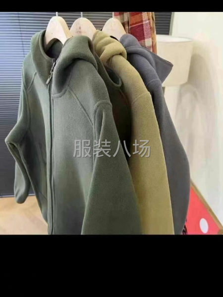 7000件300克摇粒绒户外拉链外套，独立包装大货干净整齐-第2张图片