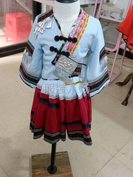 苗族套装，抱枕，演出服等等可以做-第4张图片