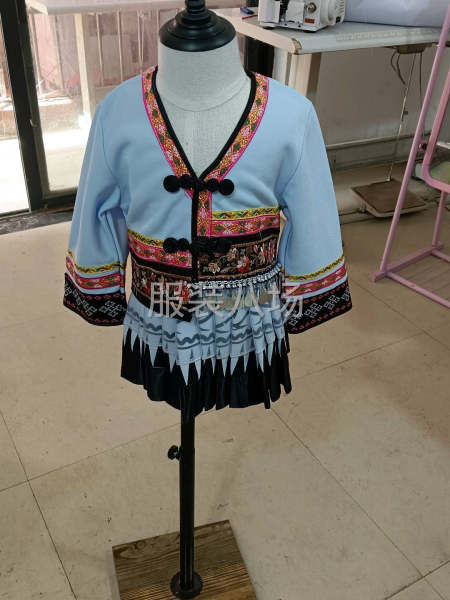 苗族套装，抱枕，演出服等等可以做-第3张图片