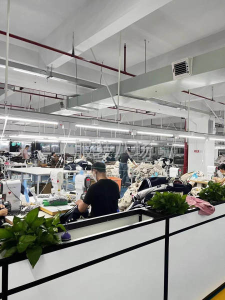 专业针织加工服装厂缝纫车间-第2张图片