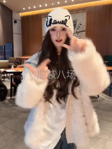 皮草 羽绒服 羊绒大衣厂家批发 一件也是批发价 支持退换-第9张图片
