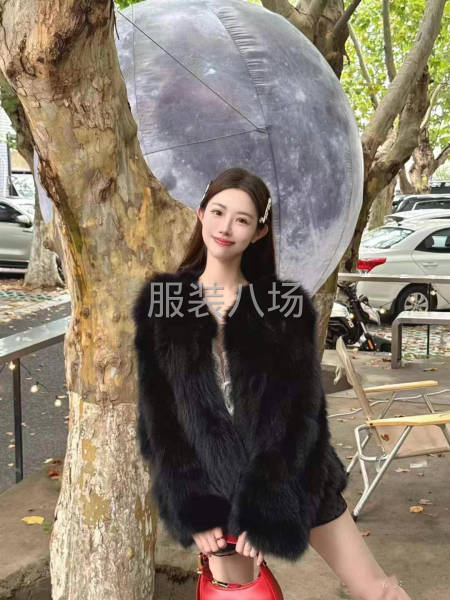 皮草 羽绒服 羊绒大衣厂家批发 一件也是批发价 支持退换-第8张图片