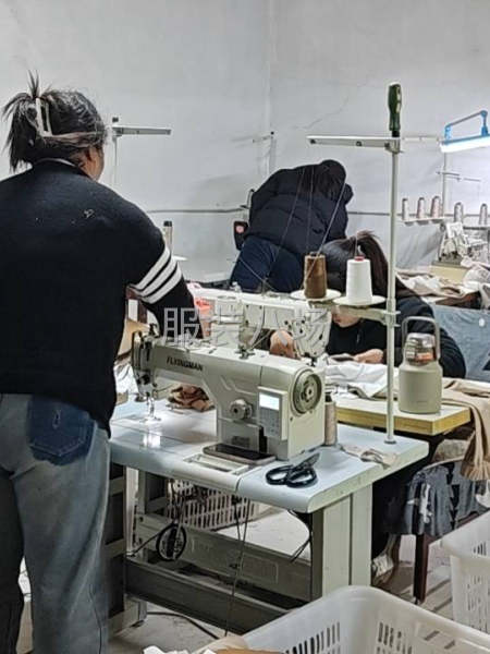 承接各种梭织工装西装男女款时装-第1张图片