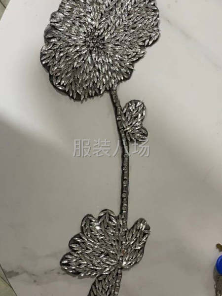 承接各种手工订扣，订链条，重工钉珠。-第2张图片