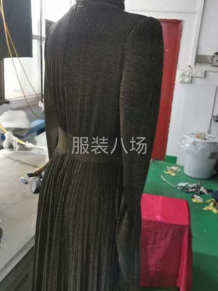 压褶连衣裙-第2张图片