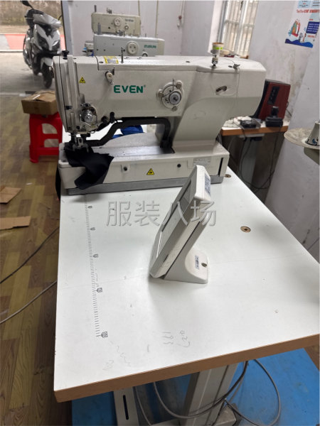 依文这是一台99新的1790电脑平头锁眼机，工厂里就做了一批-第1张图片
