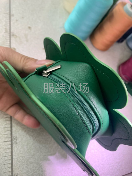 專注生產各類箱包 首飾盒 行李牌 護照本 造型包 拉鏈-第8張圖片