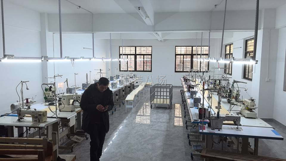 服装设备转让，价格优惠面谈-第1张图片