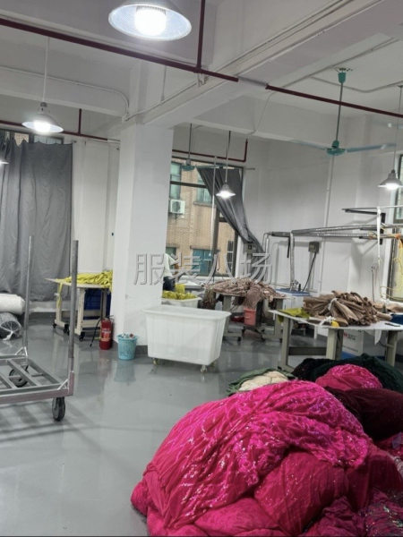 礼服整件车位-第3张图片