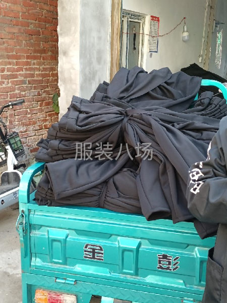 夫妻2人班子长年做西装裤，半身裙，小香风外套-第4张图片