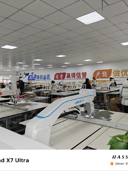 常年承接夹克，棉衣，羽绒服，精品和半精品各类上衣-第1张图片