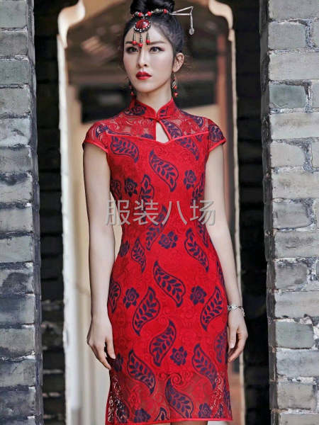 精品男女时装-第1张图片