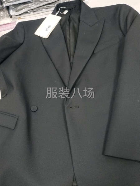 精品男女时装-第3张图片