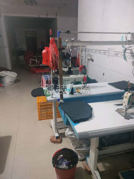 二层民房招夫妻对合租，房间带卫生间空调热水器，停车方便-第2张图片