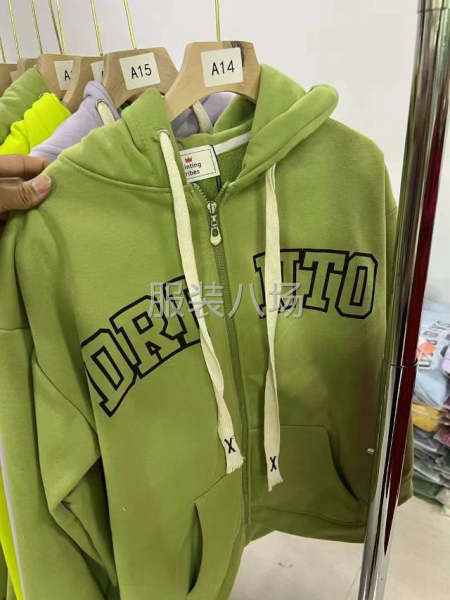 加绒拉链卫衣女士-第3张图片