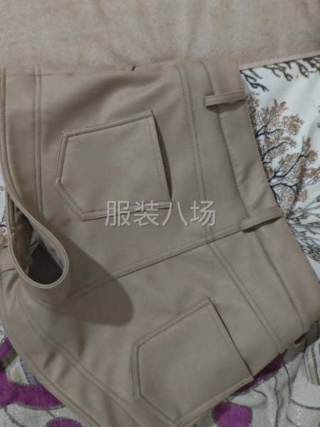 两口子寻长期老板，主做梭子料，裤子，衬衫，裙子-第1张图片