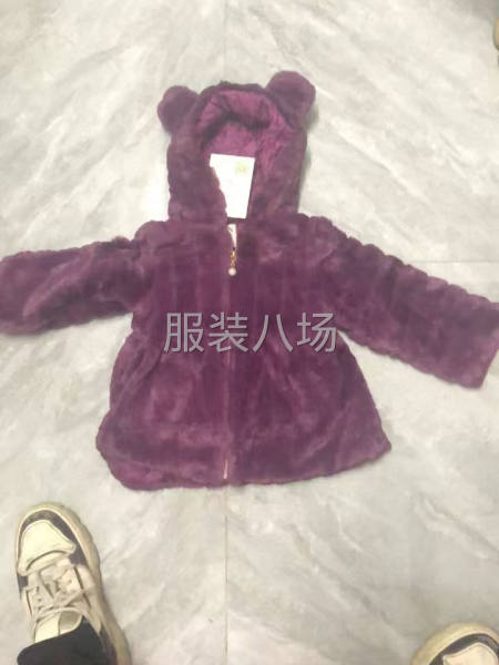品牌童装，几千件，基本厚款，全清几块钱，需要联系。-第3张图片
