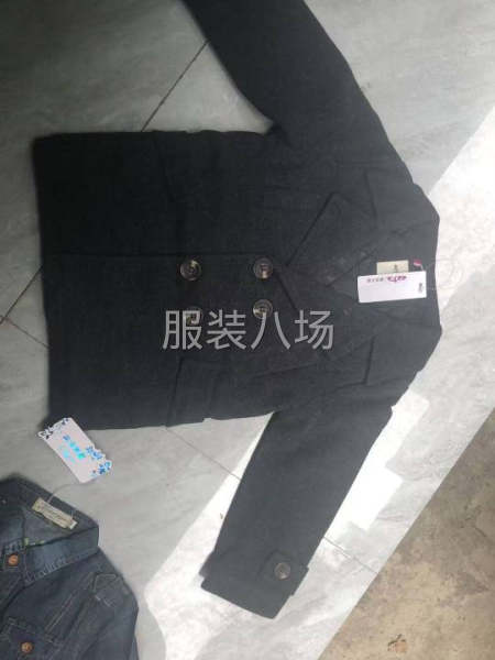 品牌童装，几千件，基本厚款，全清几块钱，需要联系。-第9张图片