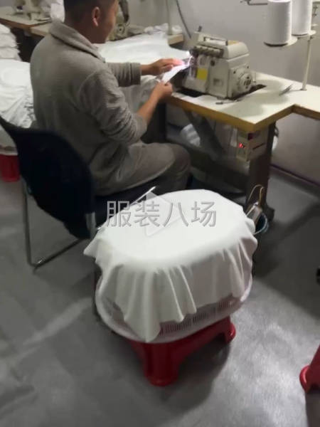 寻找长期合作的老板：亲子装体恤卫衣冲锋衣防晒衣-第1张图片