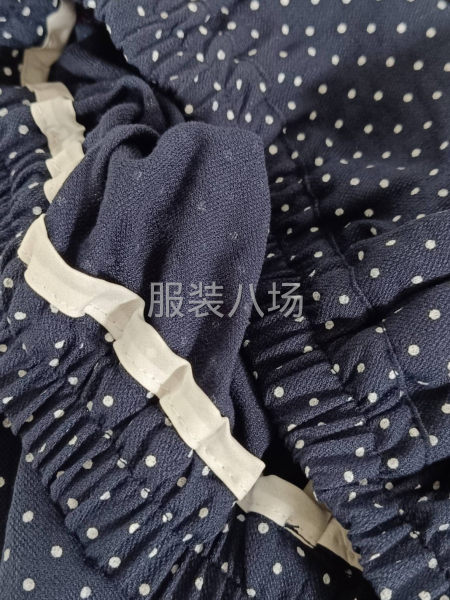 我廠主要生產(chǎn)梭子女童上衣，下衣，裙子，牛仔等服飾-第2張圖片