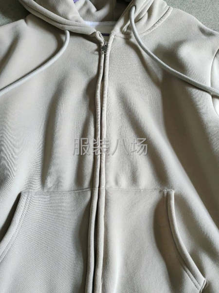 本廠專業(yè)生產(chǎn)針織開筒圓領(lǐng)T恤、衛(wèi)衣衛(wèi)褲拉鏈頭帽套裝等-第1張圖片