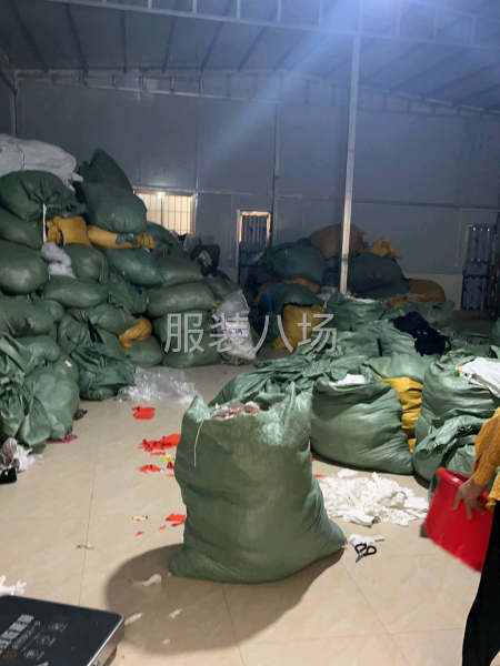 高价收购服装尾货.栽床制衣厂烧花厂等一纟列布碎-第1张图片