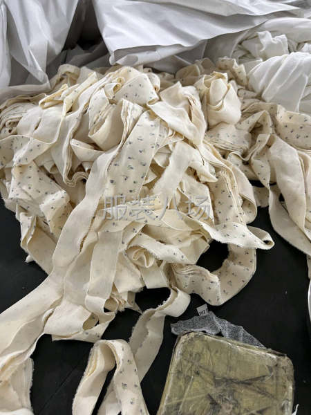 高价收购服装尾货.栽床制衣厂烧花厂等一纟列布碎-第2张图片